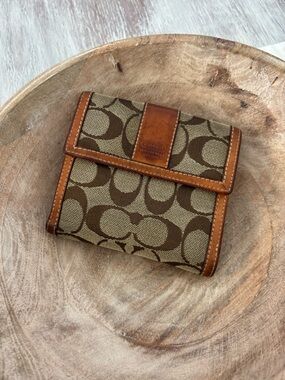 🌿🦋 Vintage Coach Signature Canvas Bifold Leather Wallet in Brown and Tan
